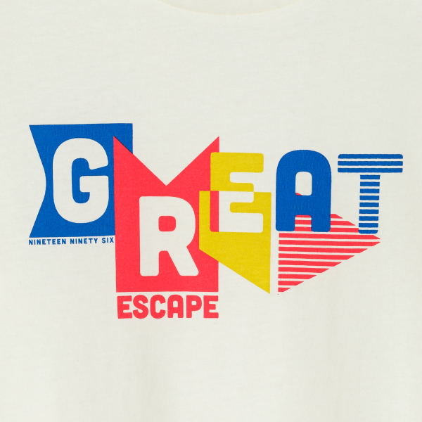 تيشيرت مزين برسالة بأكمام قصيرة، باللون الأبيض للأولاد